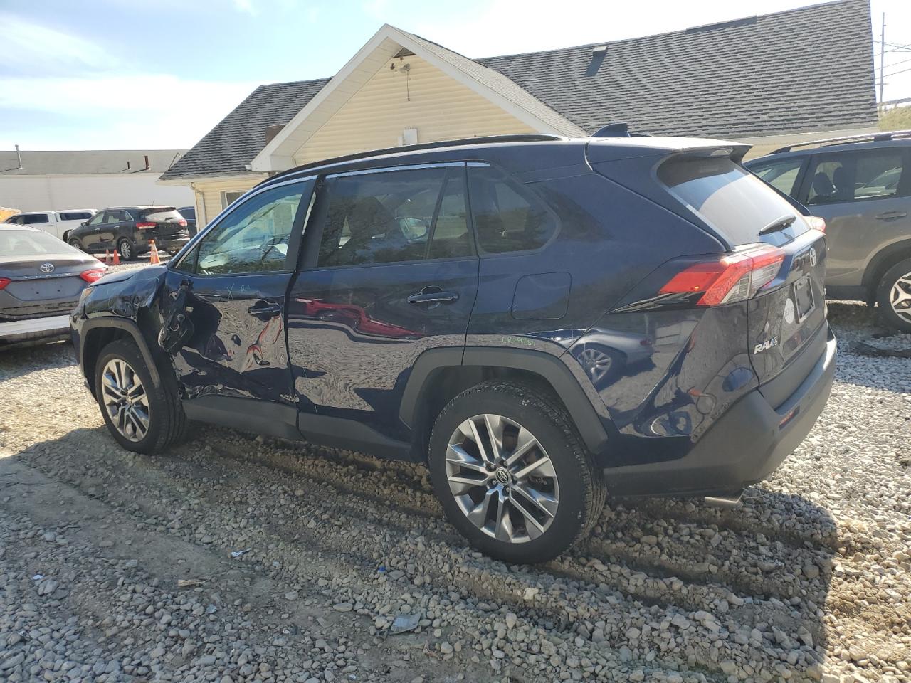 TOYOTA RAV4 XLE PREMIUM