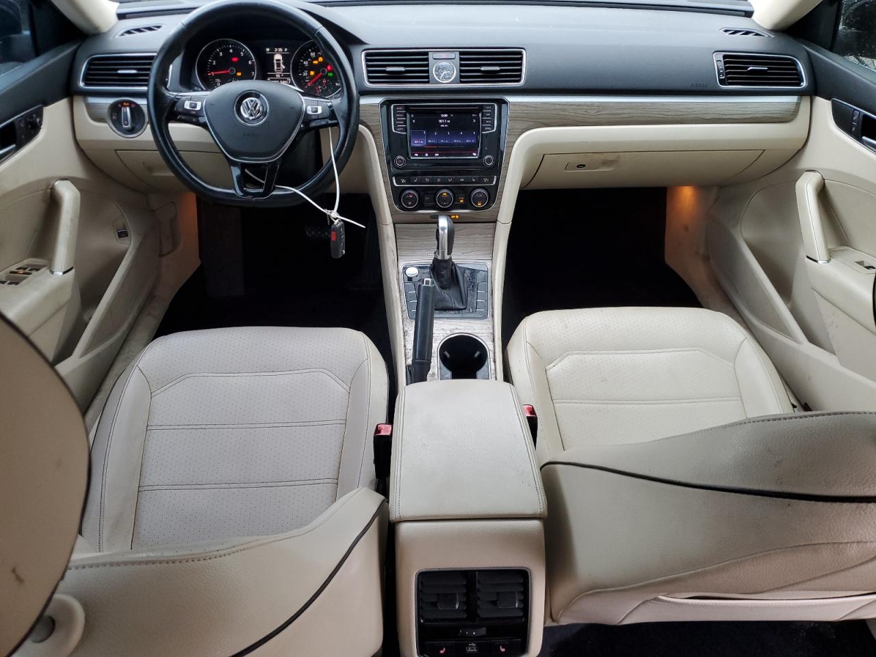 VOLKSWAGEN PASSAT SE