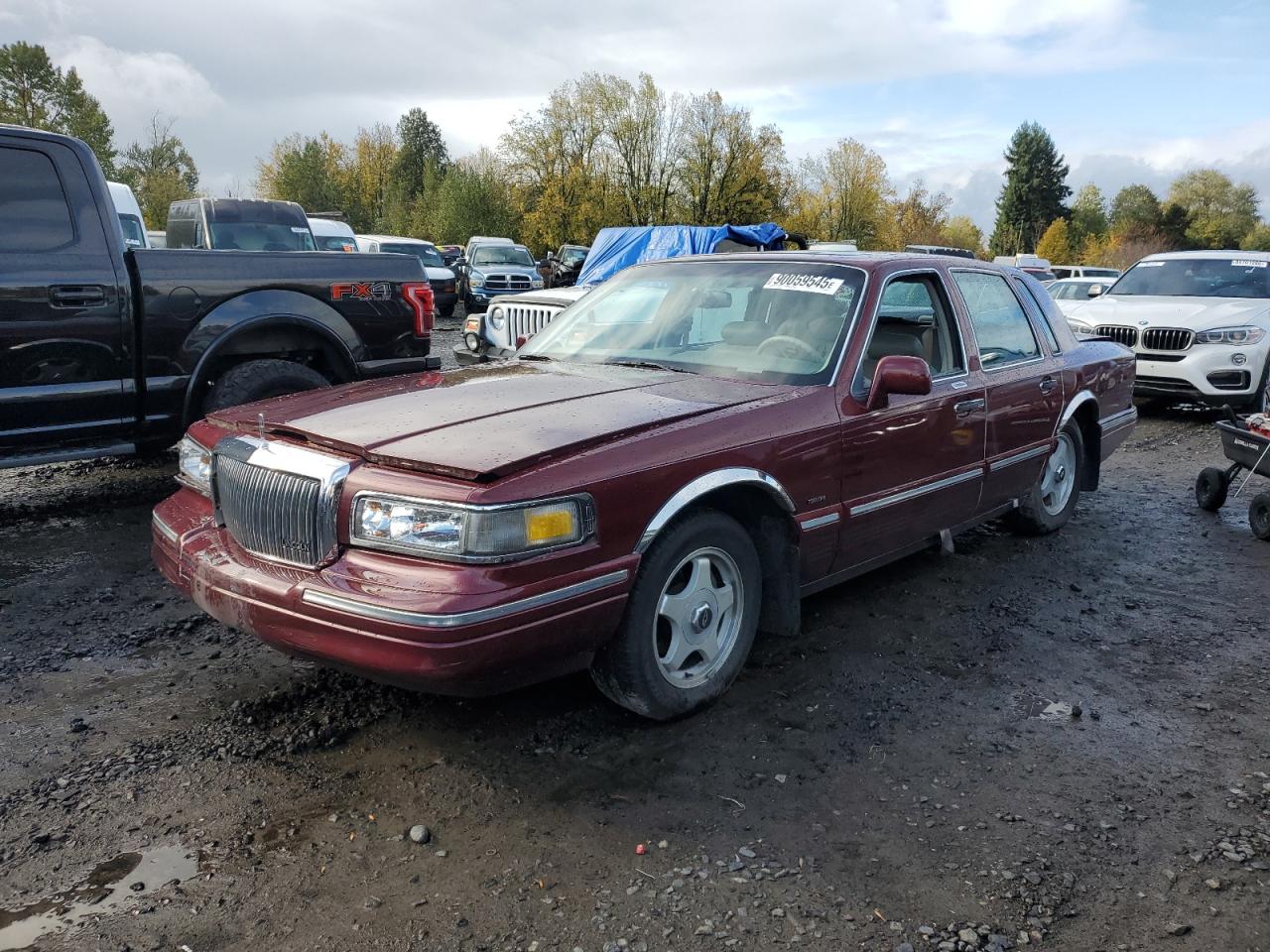 Lot #3274799113 1996 LINCOLN TOWN CAR S