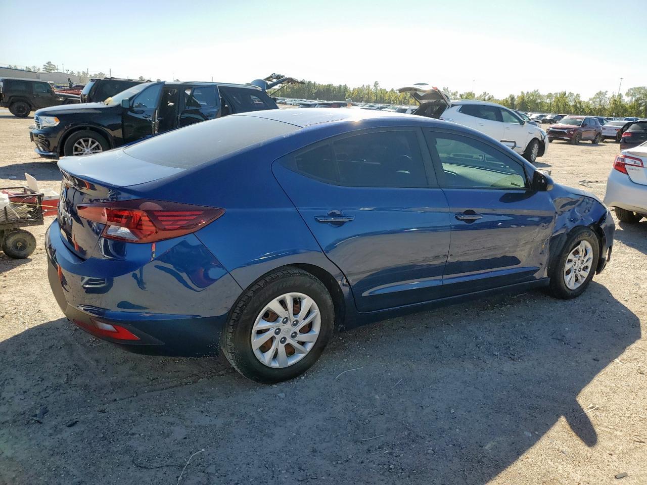 HYUNDAI ELANTRA SE