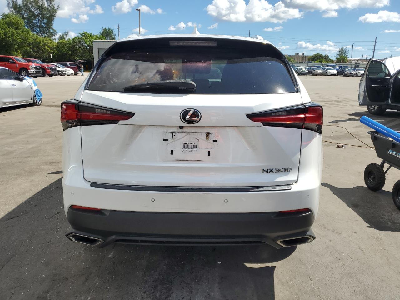 LEXUS NX 300 BASE