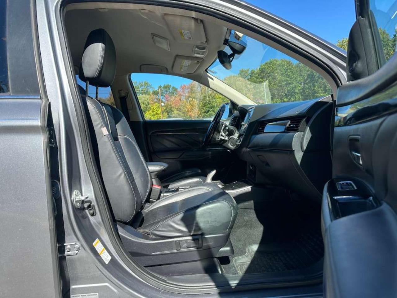 MITSUBISHI OUTLANDER SE