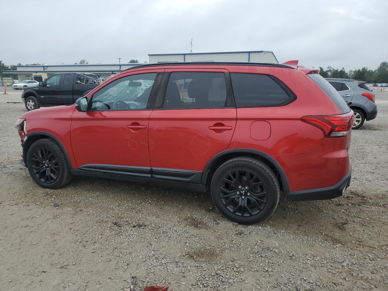 MITSUBISHI OUTLANDER SE