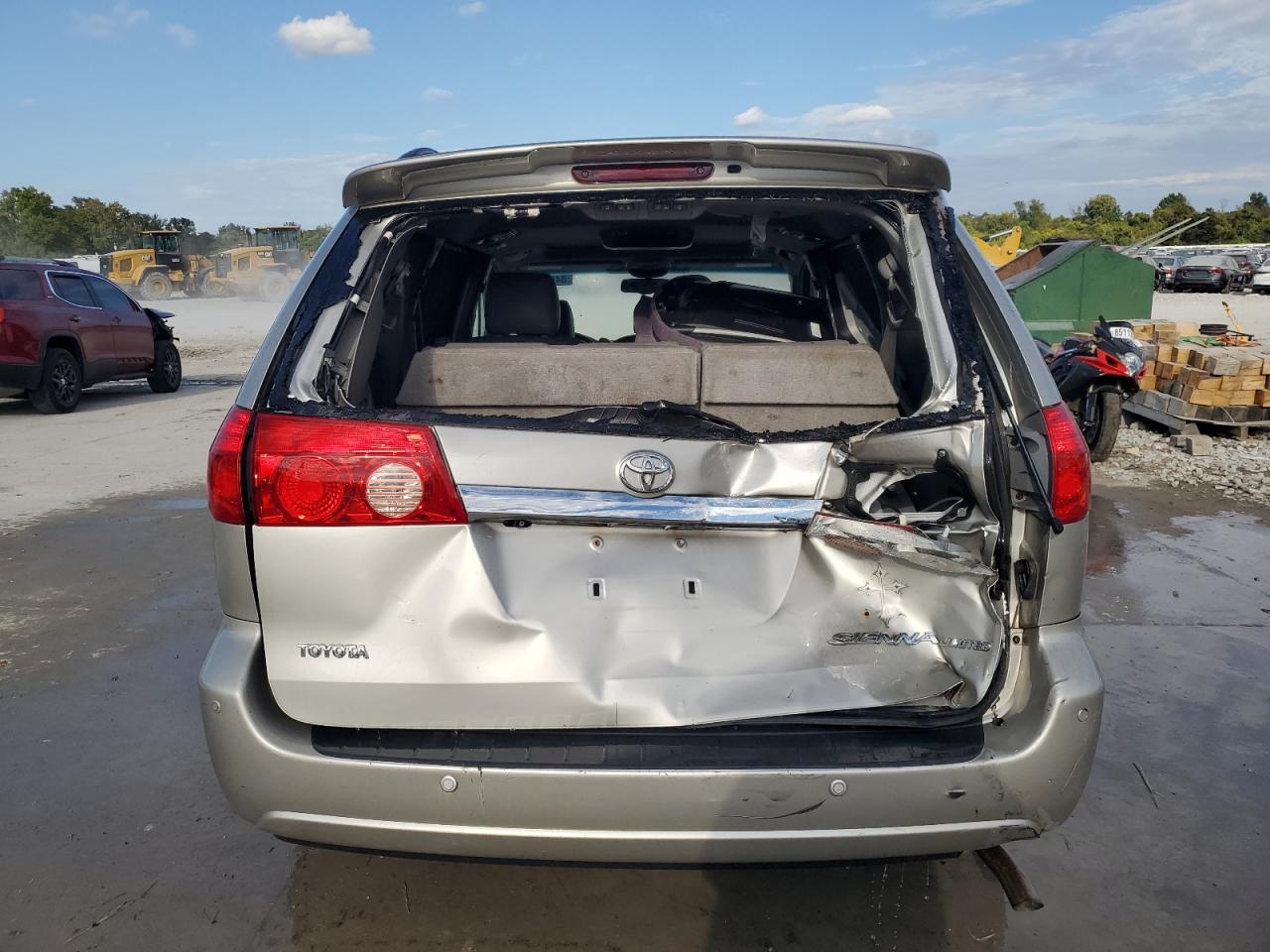 Lot #3290472769 2007 TOYOTA SIENNA XLE