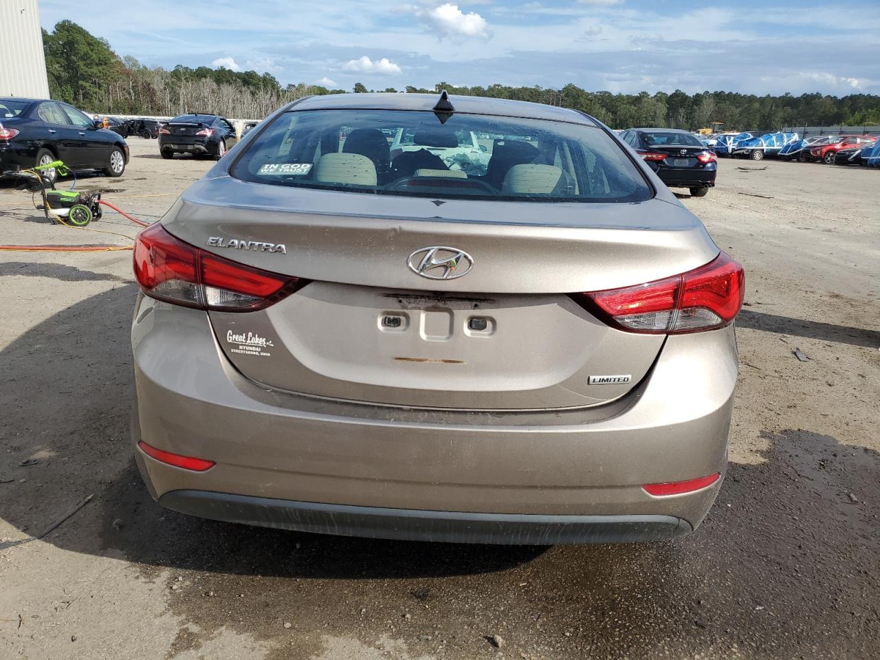 HYUNDAI ELANTRA SE