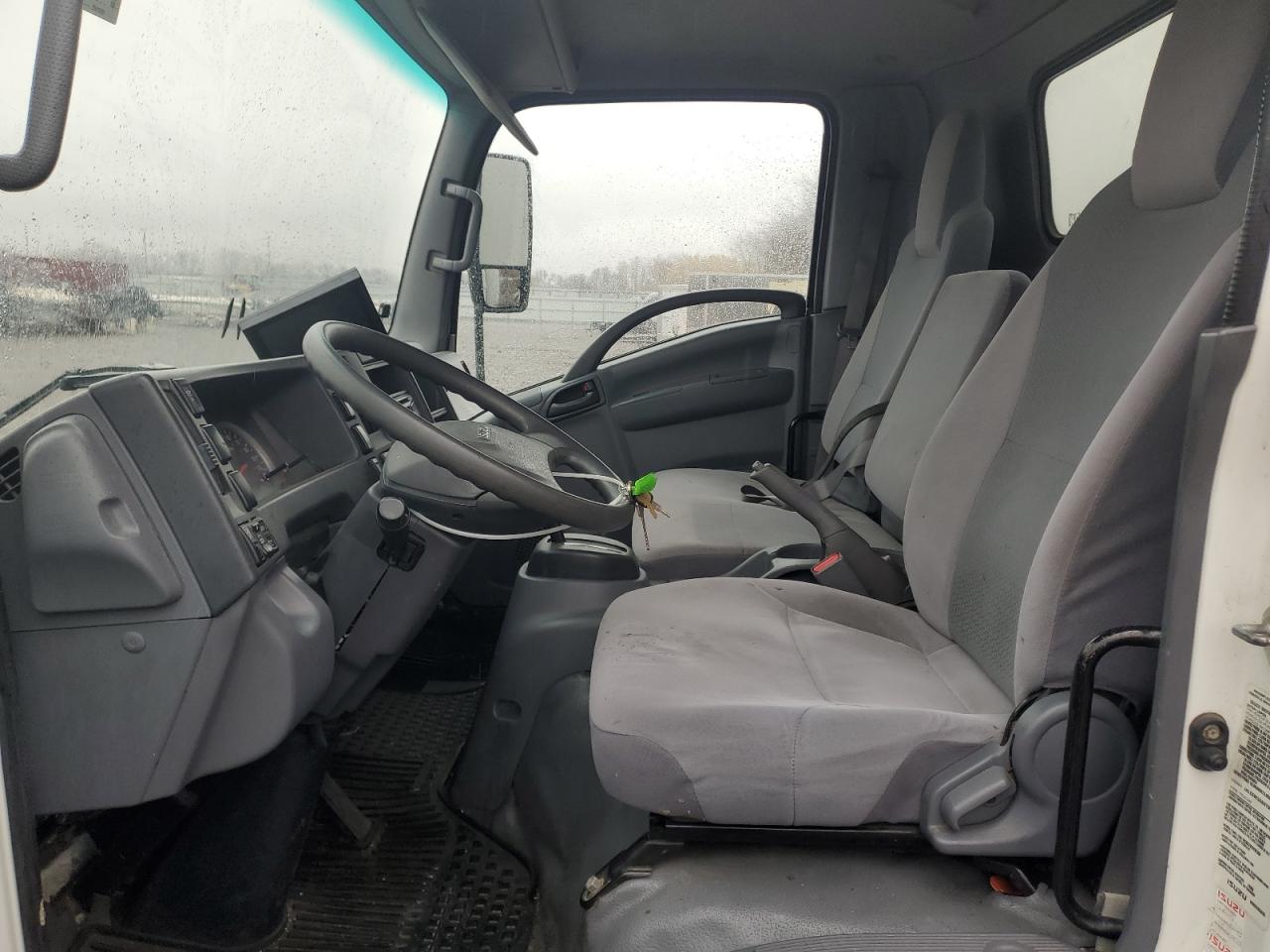 Lot #3281419988 2017 ISUZU NQR