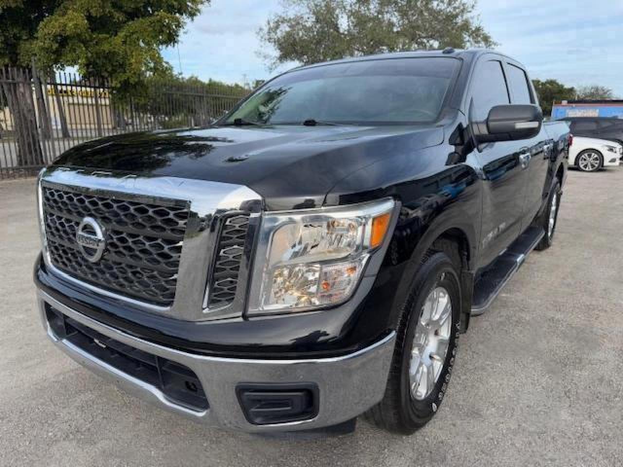 Lot #3257107268 2018 NISSAN TITAN S