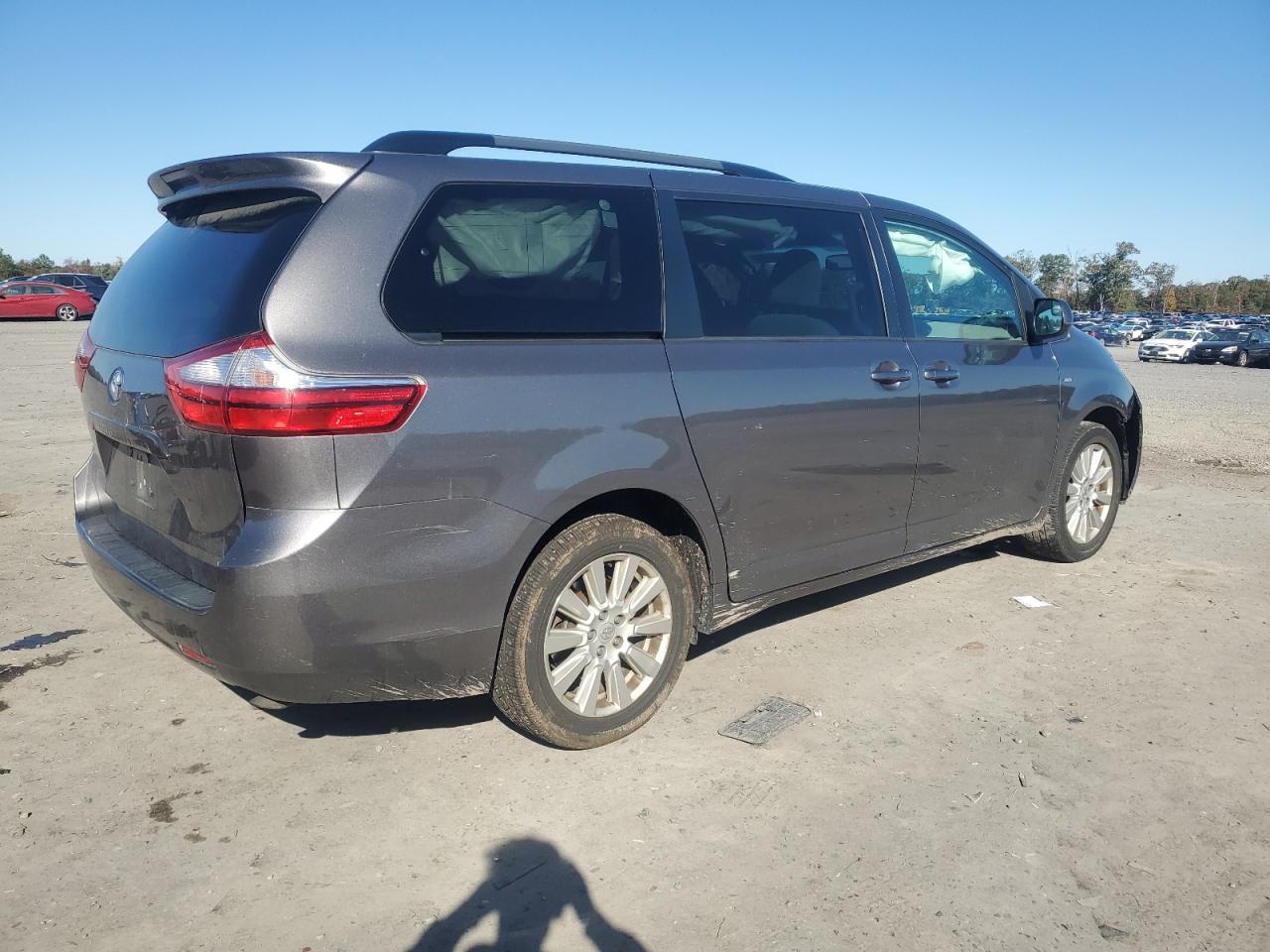 Lot #3308323190 2017 TOYOTA SIENNA LE