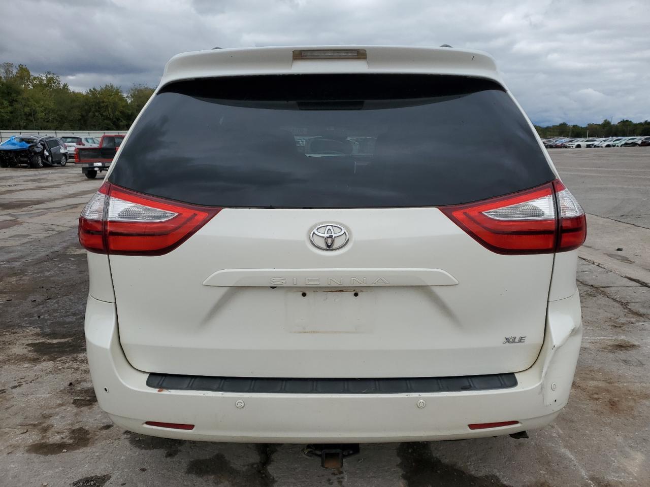 TOYOTA SIENNA XLE