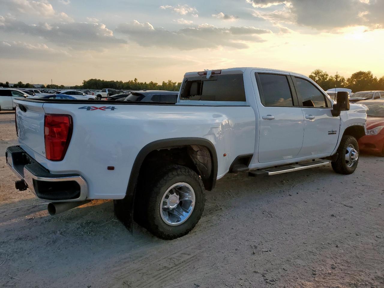 CHEVROLET SILVERADO K3500 LT