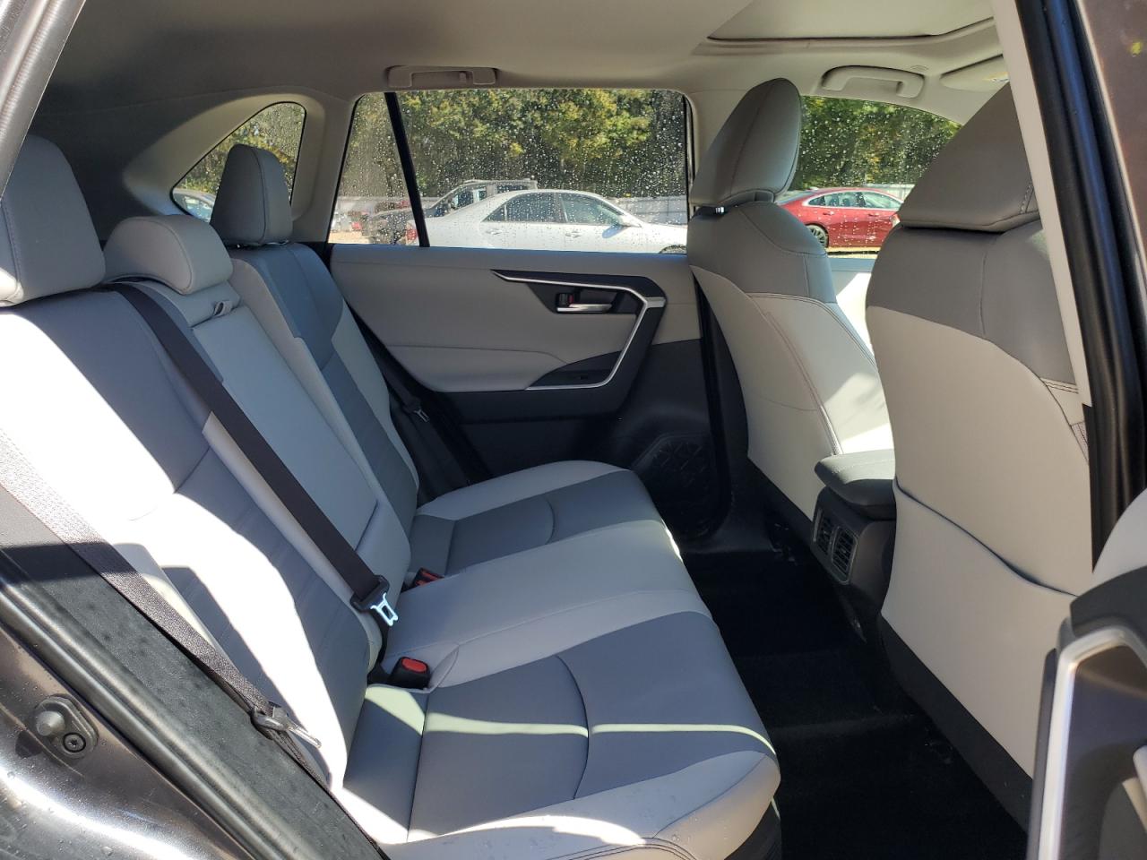 TOYOTA RAV4 XLE PREMIUM