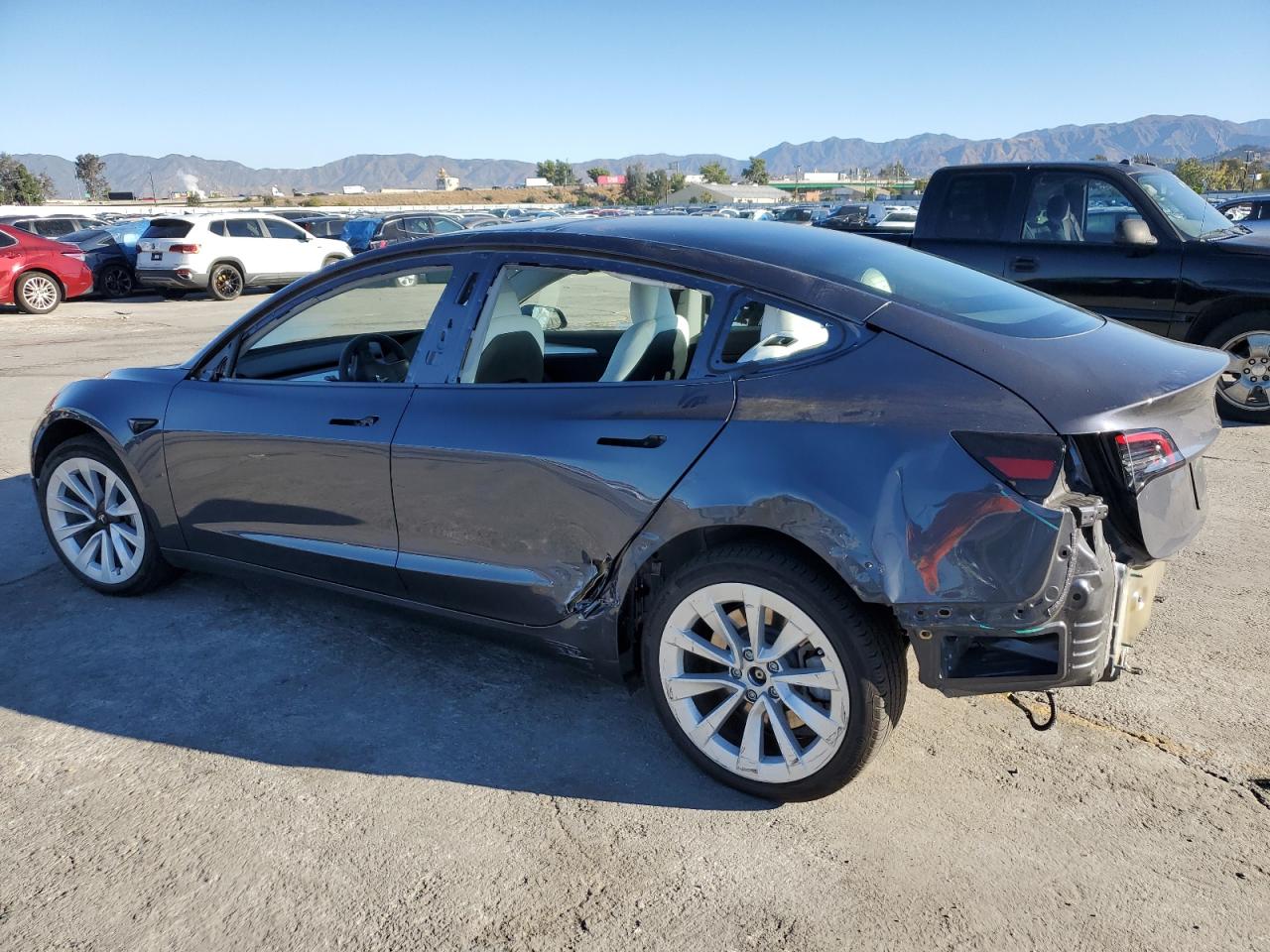 TESLA MODEL 3