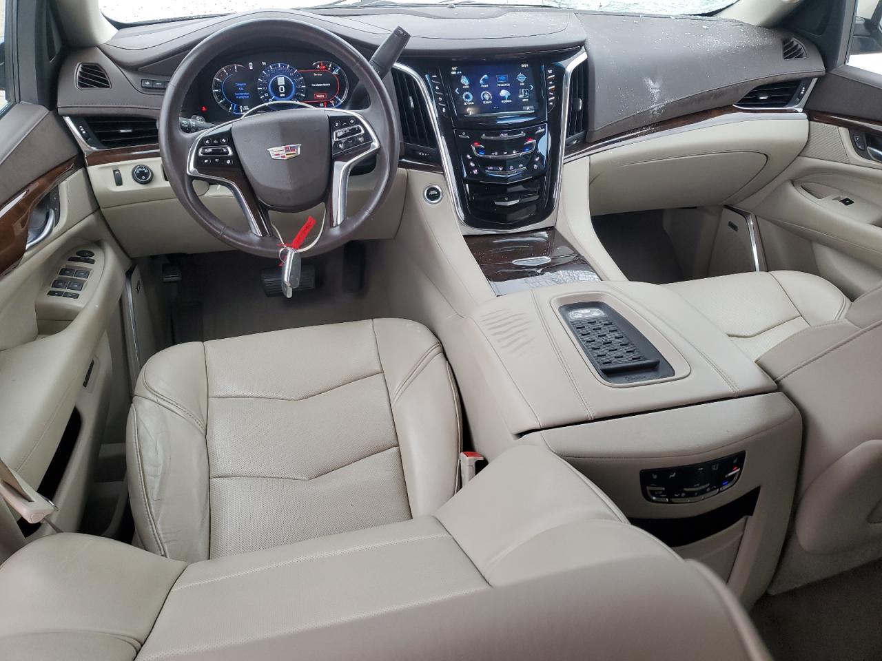 CADILLAC ESCALADE LUXURY