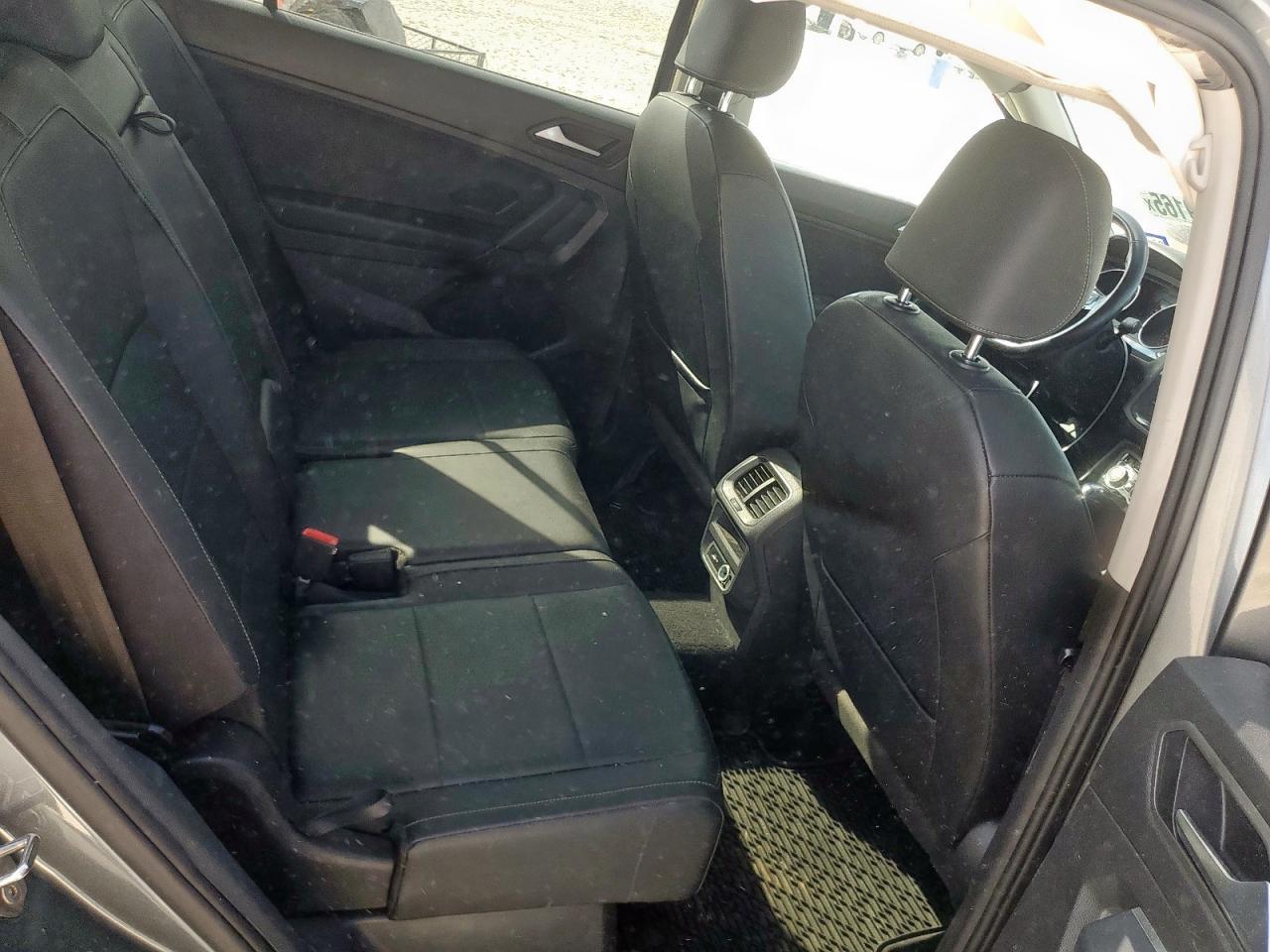 VOLKSWAGEN TIGUAN SE