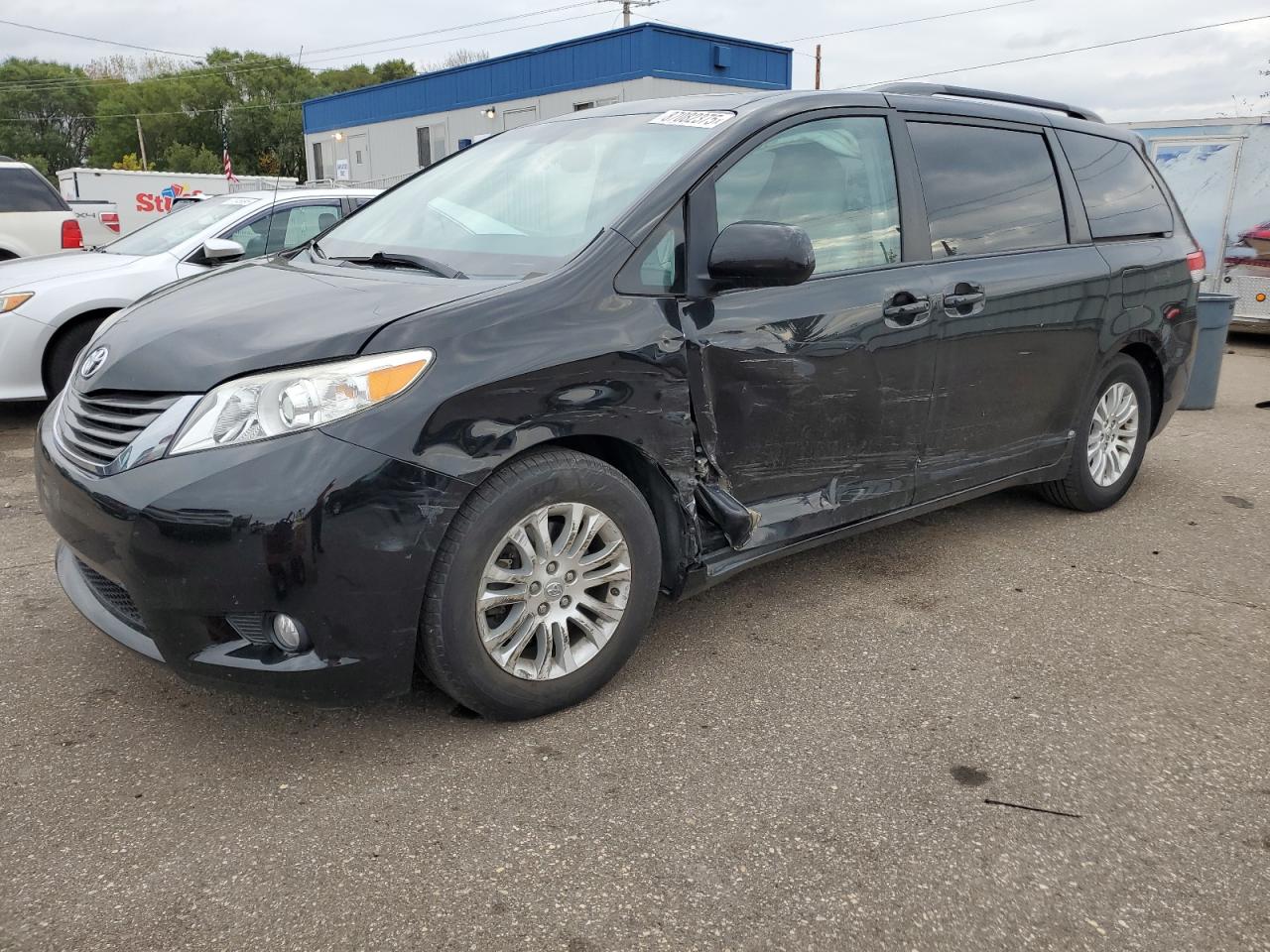 TOYOTA SIENNA XLE