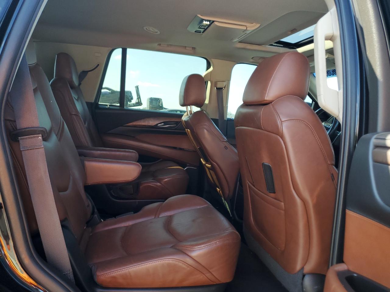 CADILLAC ESCALADE LUXURY
