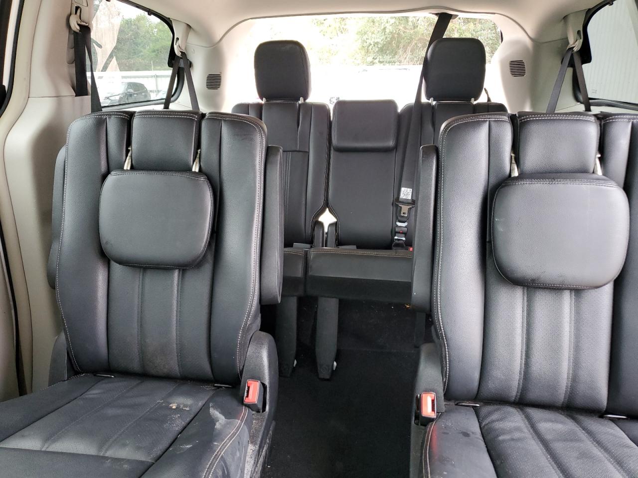 CHRYSLER TOWN & COUNTRY TOURING L