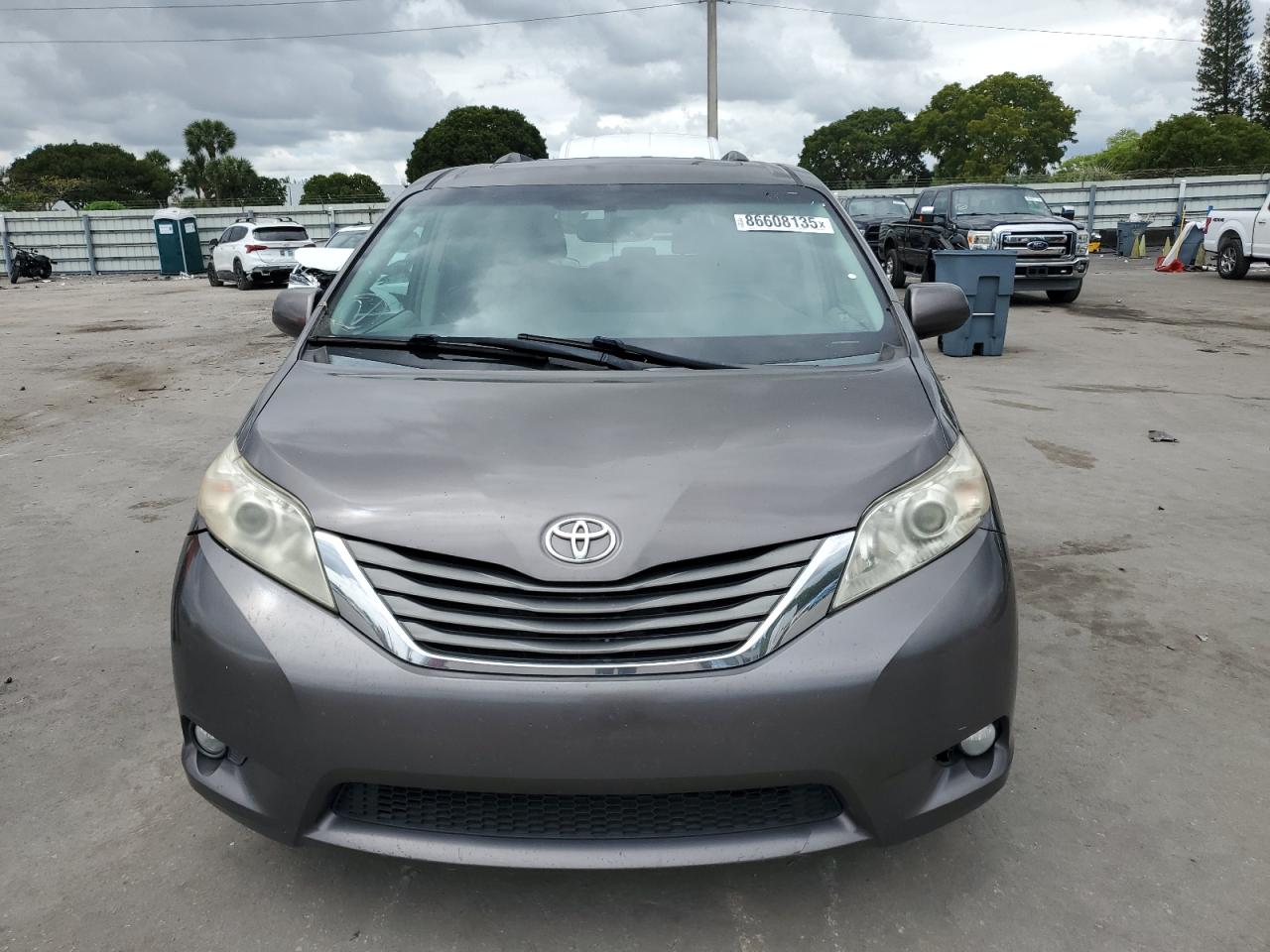 TOYOTA SIENNA XLE