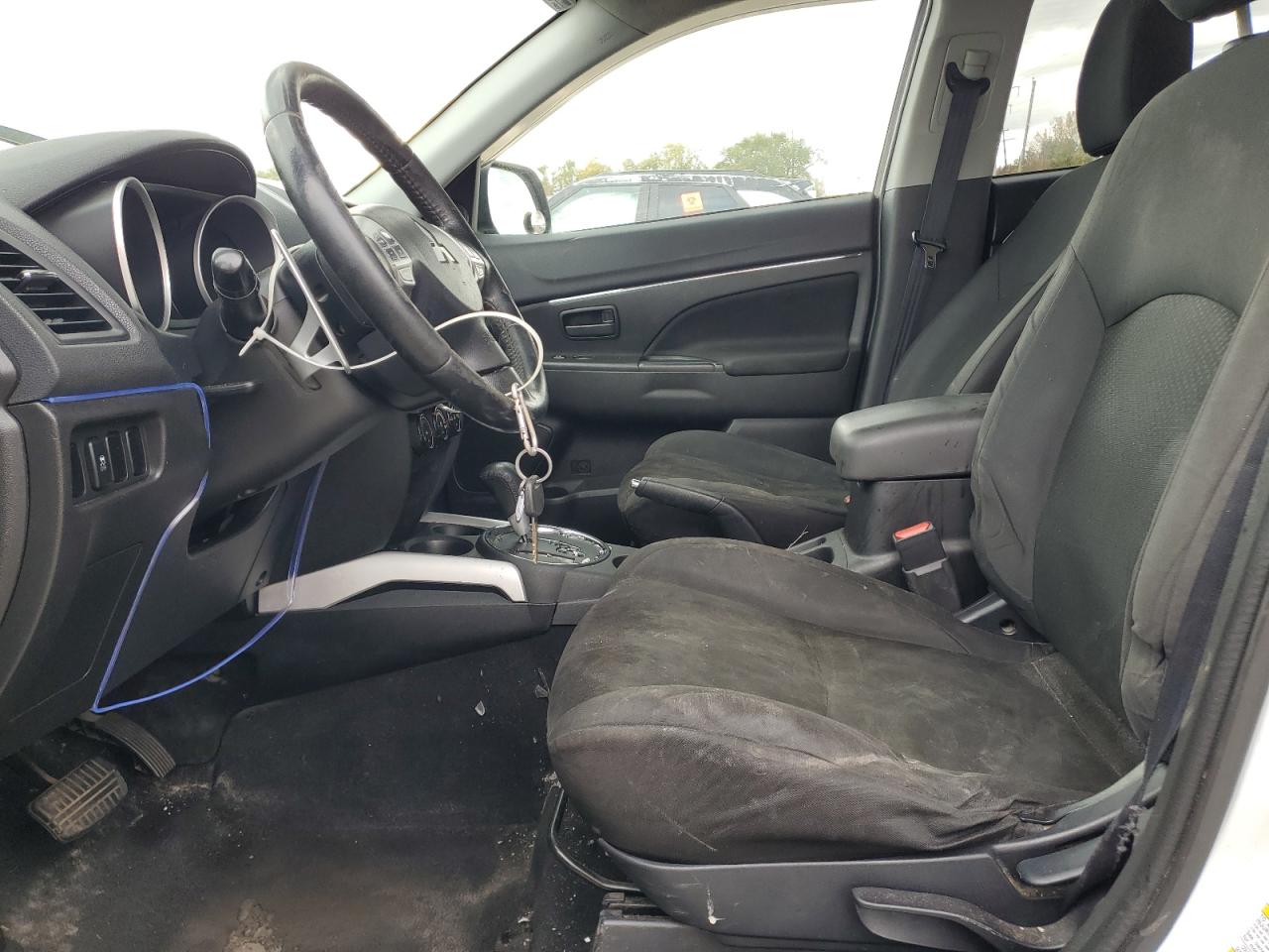 MITSUBISHI OUTLANDER ES