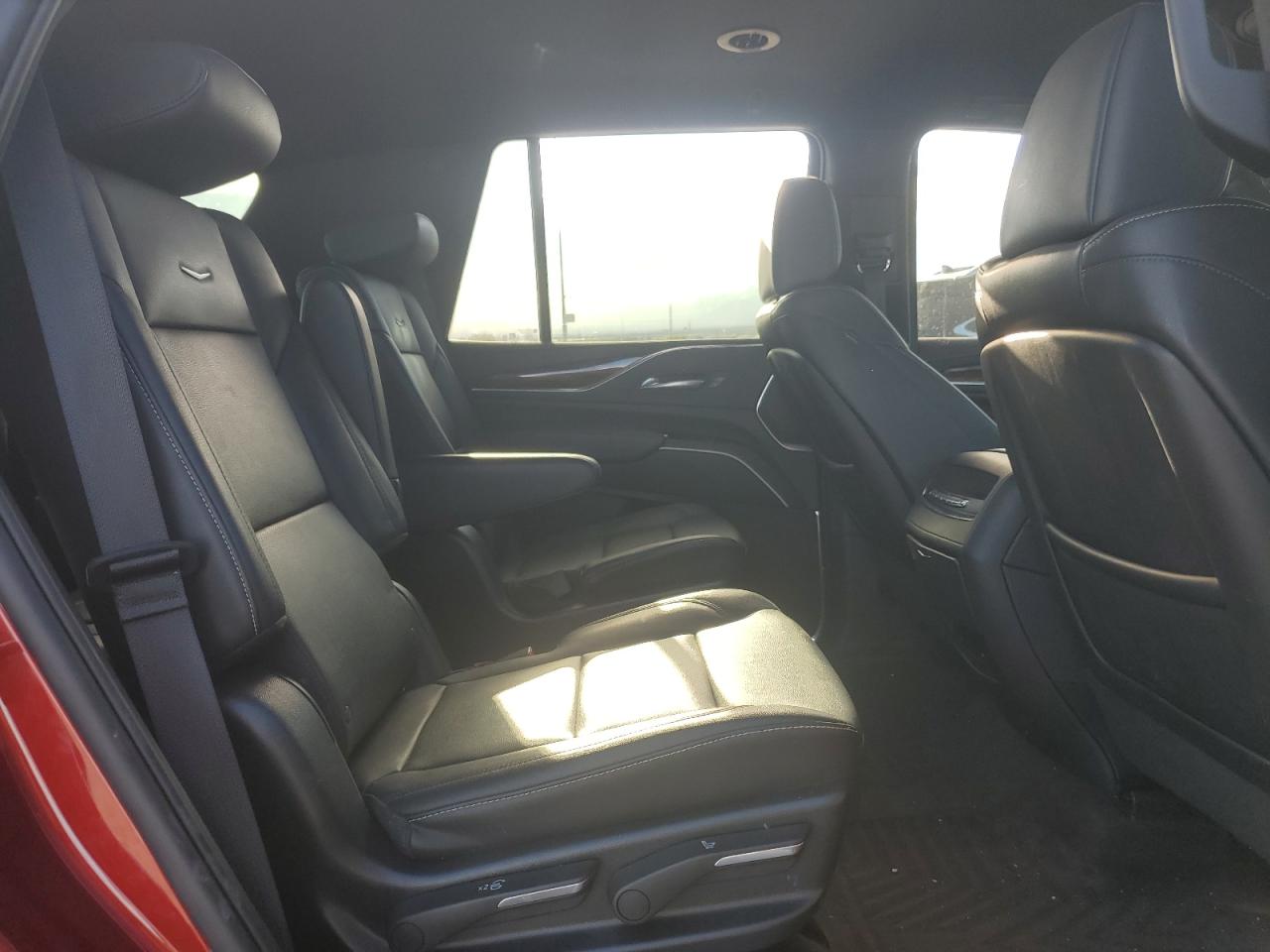 CADILLAC ESCALADE LUXURY