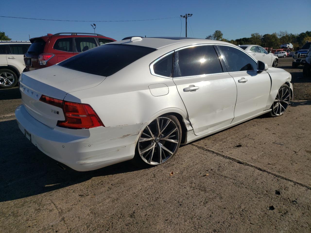 VOLVO S90 T5 MOMENTUM