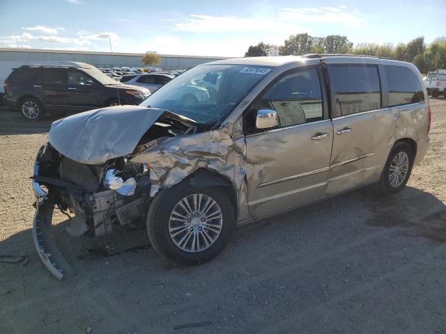 2014 CHRYSLER TOWN & COU - 2C4RC1CG1ER453439