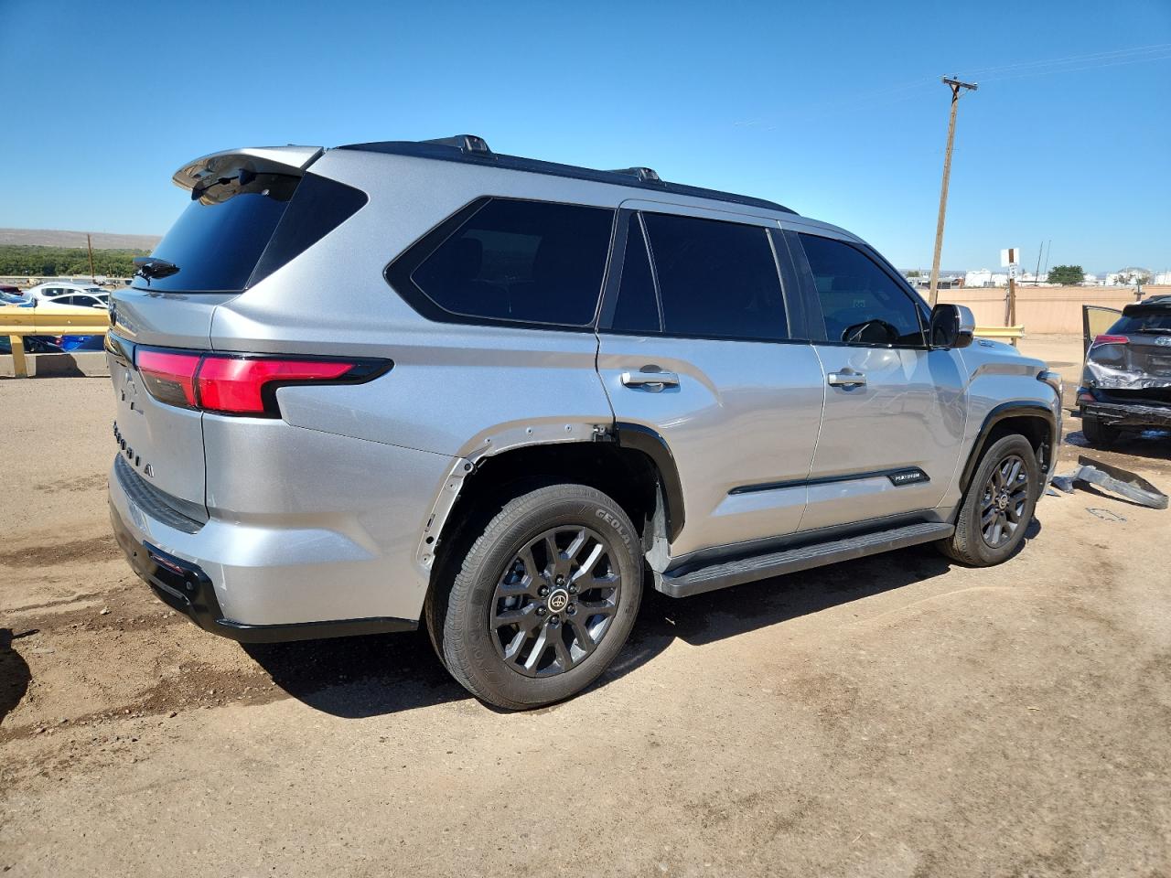 TOYOTA SEQUOIA SR5