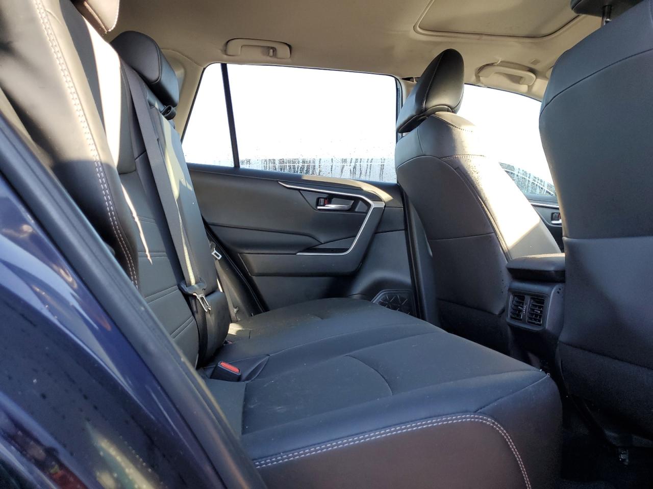 TOYOTA RAV4 XLE PREMIUM