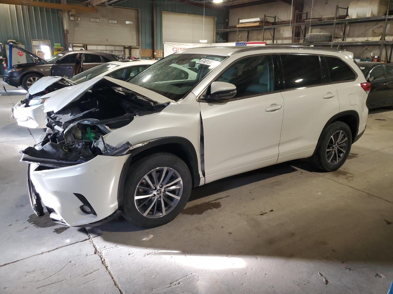 TOYOTA HIGHLANDER SE