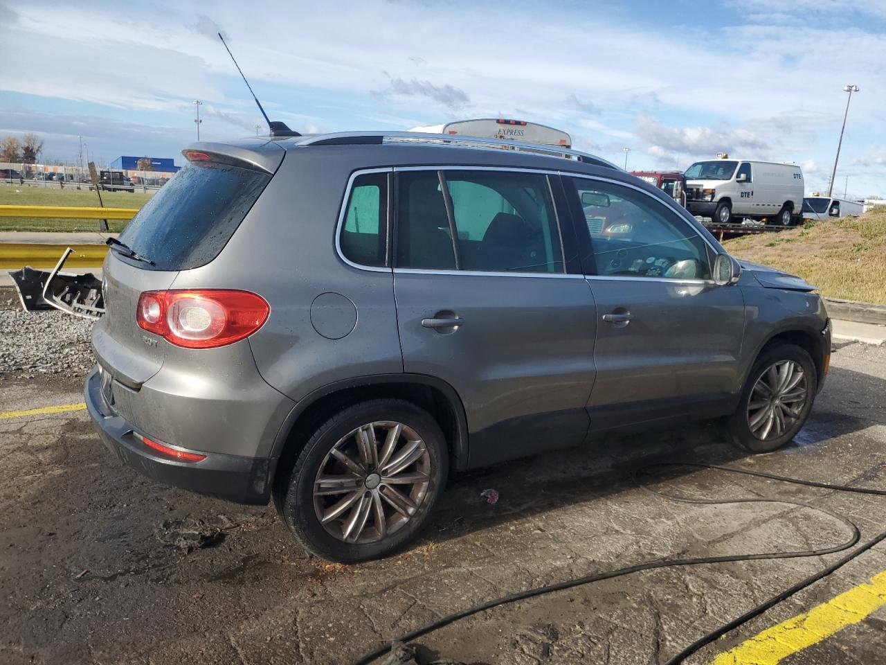 Lot #3284774550 2009 VOLKSWAGEN TIGUAN S