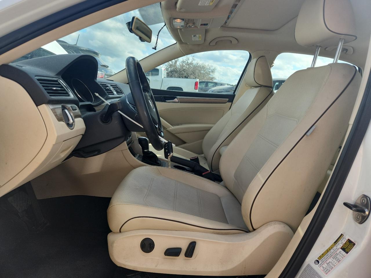 VOLKSWAGEN PASSAT SE