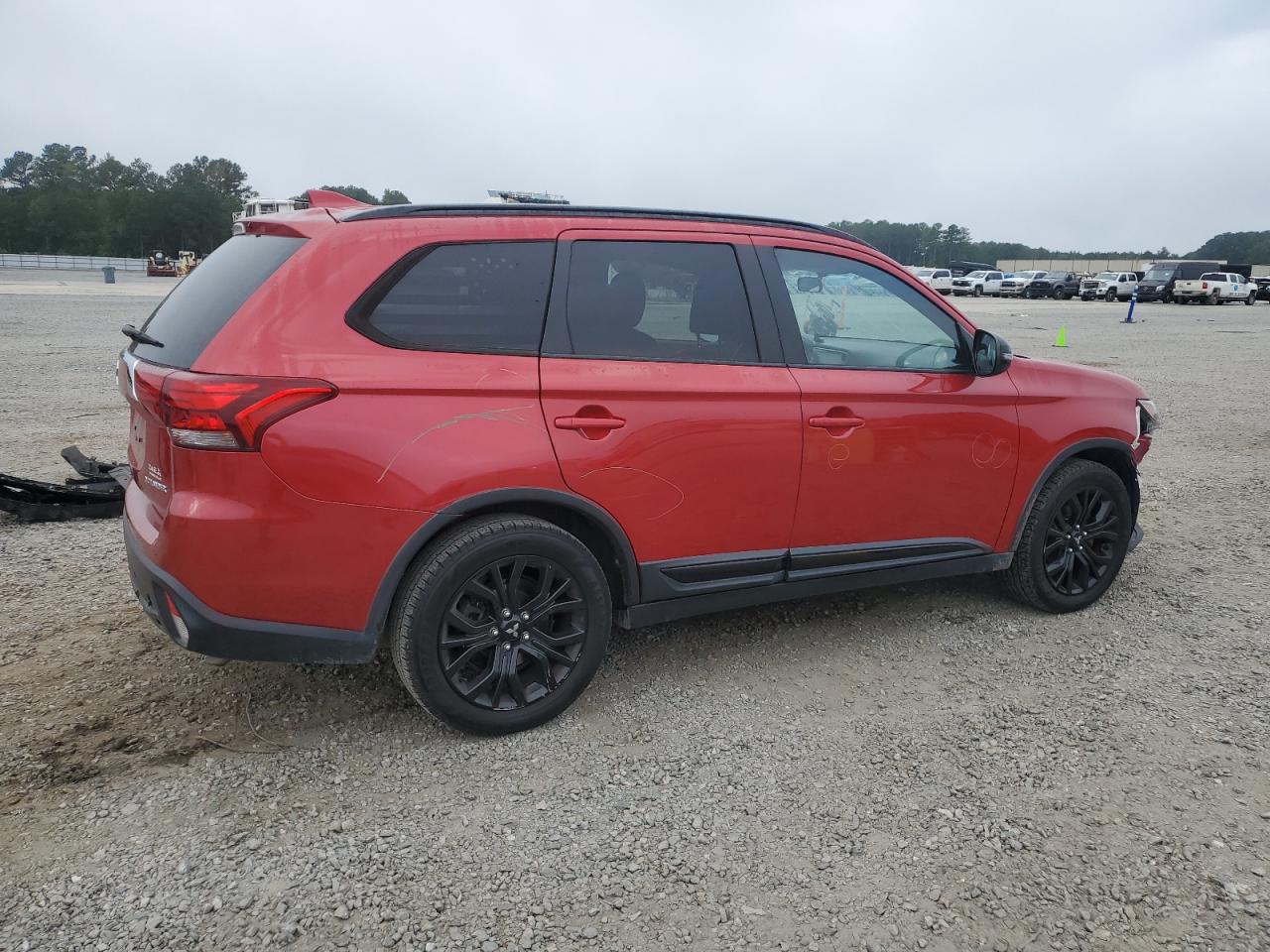 MITSUBISHI OUTLANDER SE