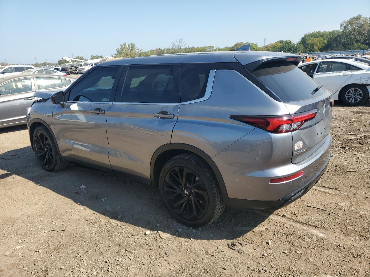 MITSUBISHI OUTLANDER SE