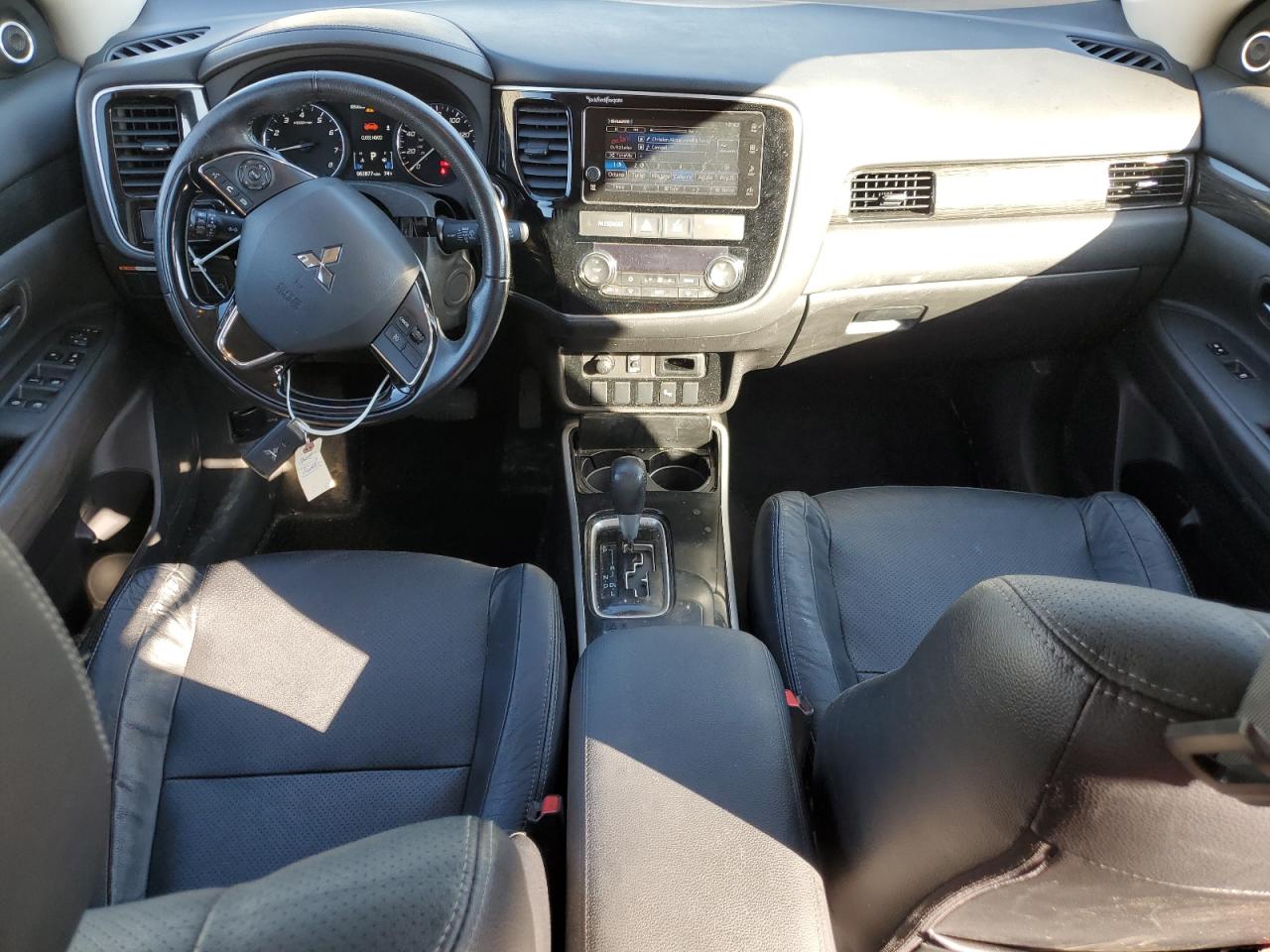 MITSUBISHI OUTLANDER SE