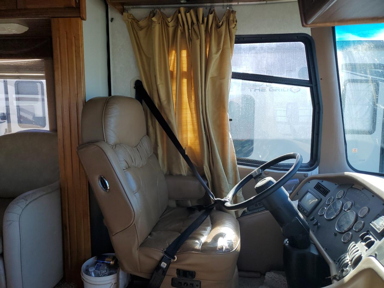 Lot #3315785345 2001 ROADMASTER RAIL MOTORHOME