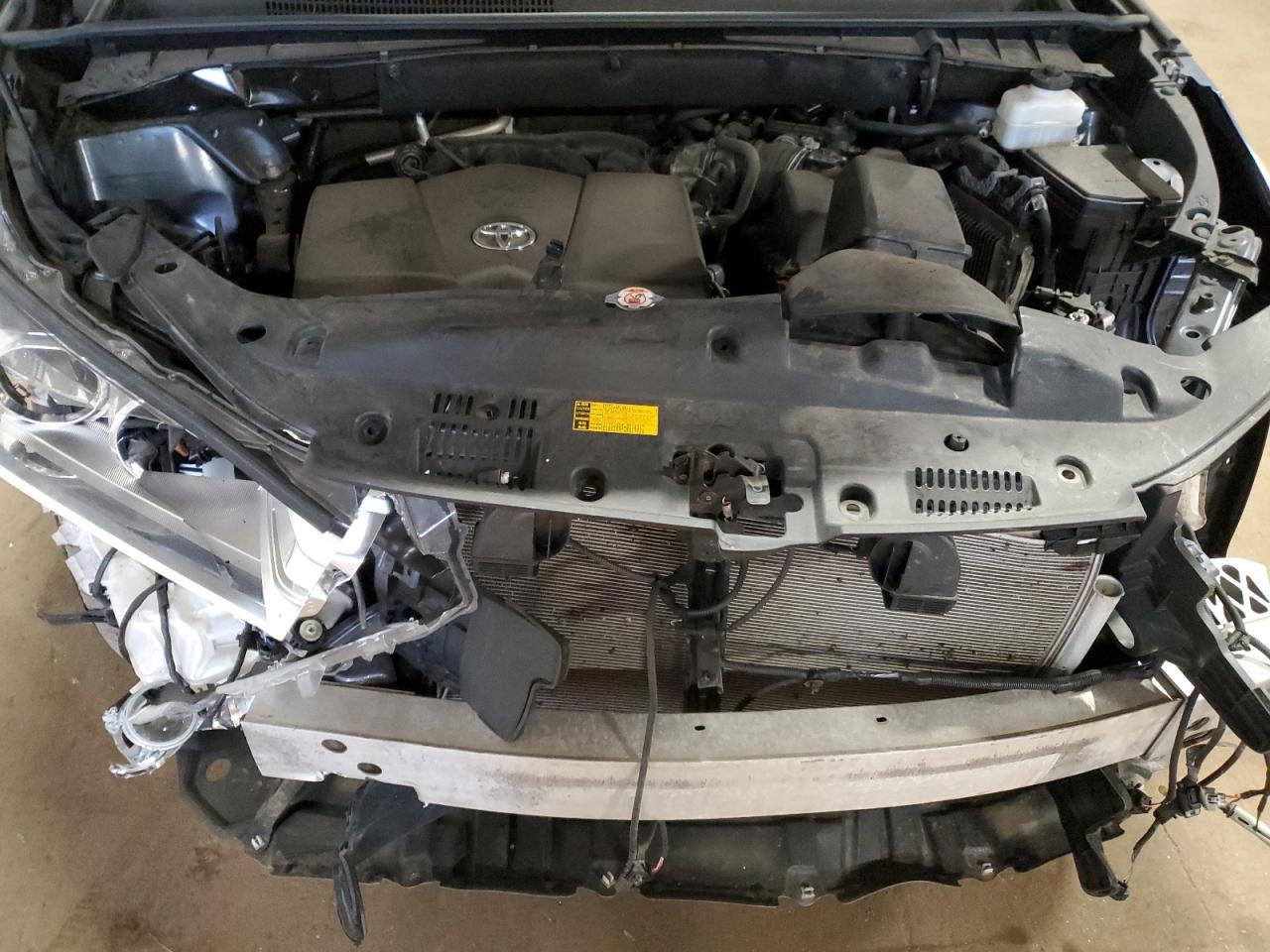 TOYOTA HIGHLANDER SE