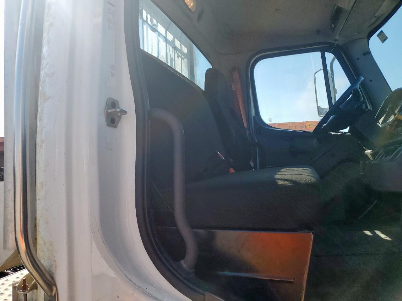 Lot #3279617759 2016 FREIGHTLINER M2 112 MED