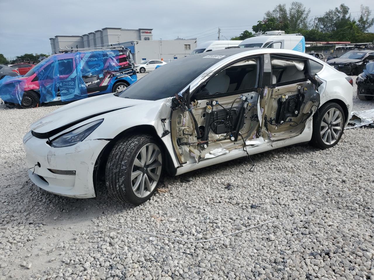 TESLA MODEL 3