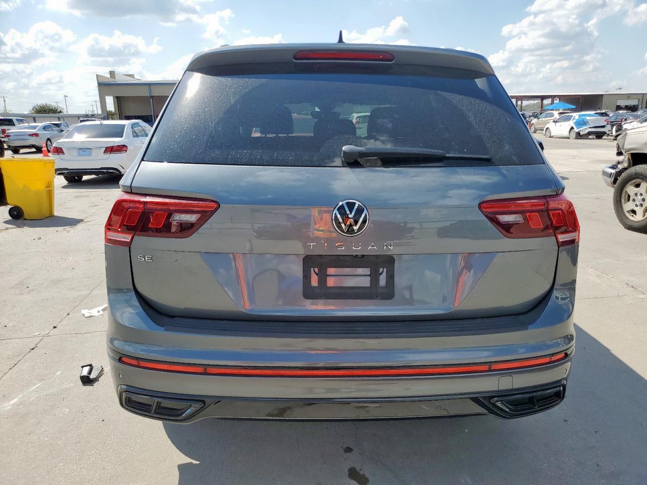 VOLKSWAGEN TIGUAN SE R-LINE BLACK