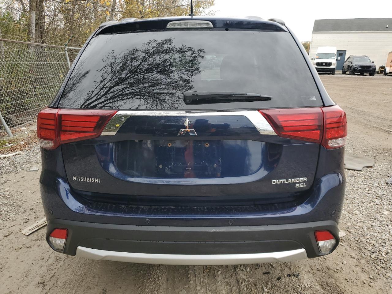 MITSUBISHI OUTLANDER SE