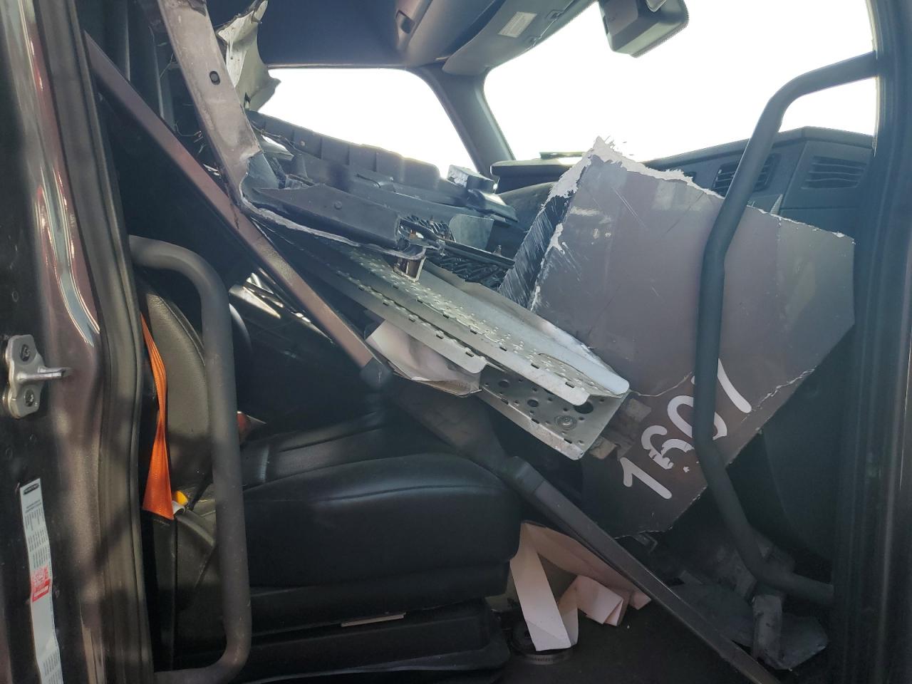 Lot #3302846929 2020 FREIGHTLINER CASCADIA 1