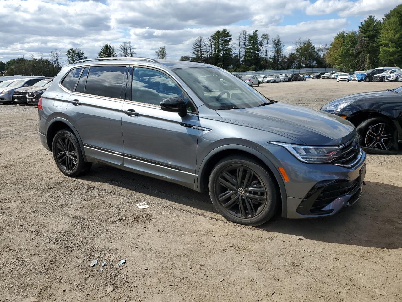 VOLKSWAGEN TIGUAN SE R-LINE BLACK