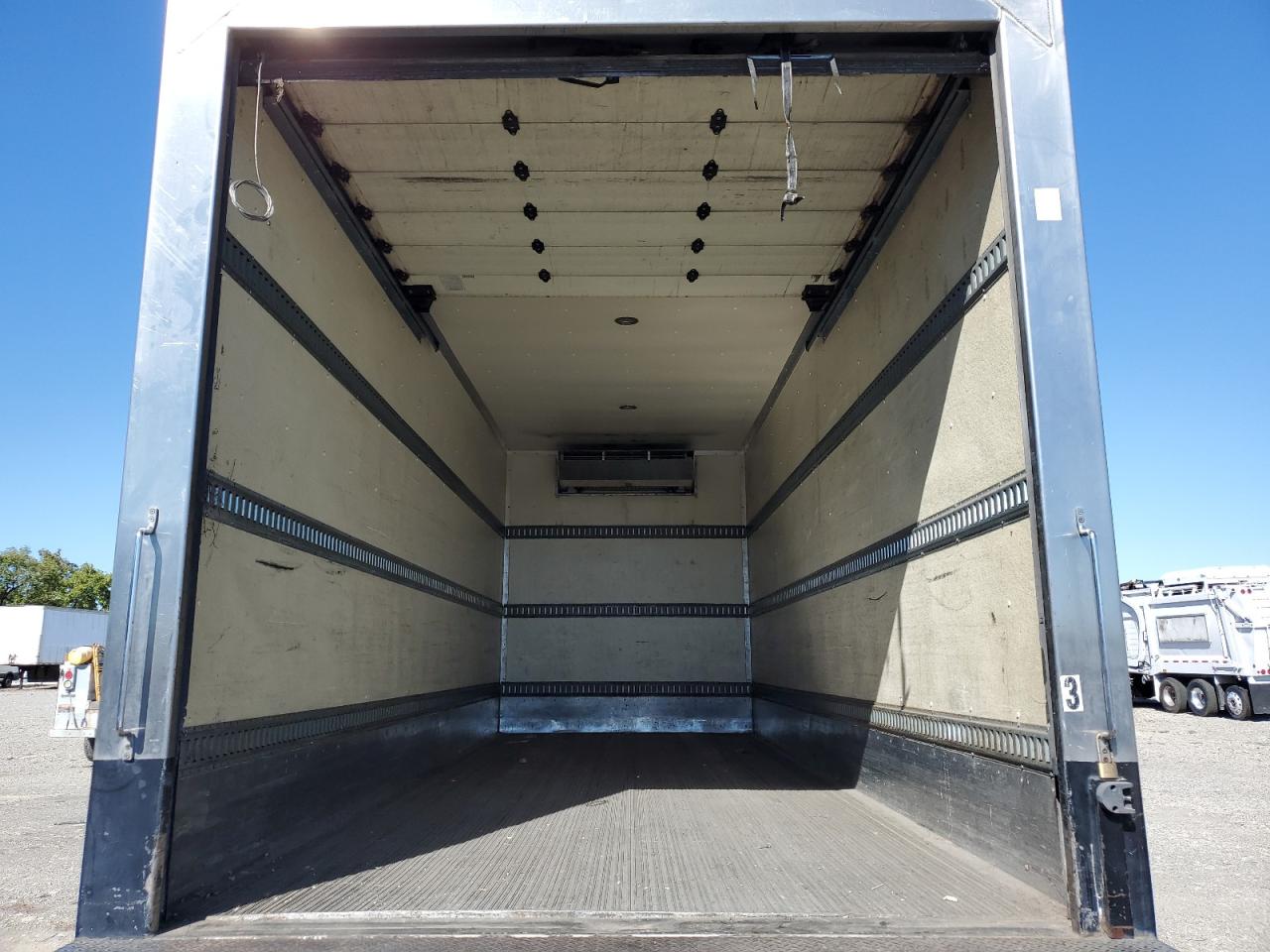 Lot #3287644062 2012 HINO 258/268