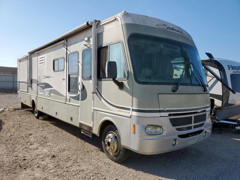 Global Auto Auctions: 2004 WORKHORSE CUSTOM CHASSIS MOTORHOME
