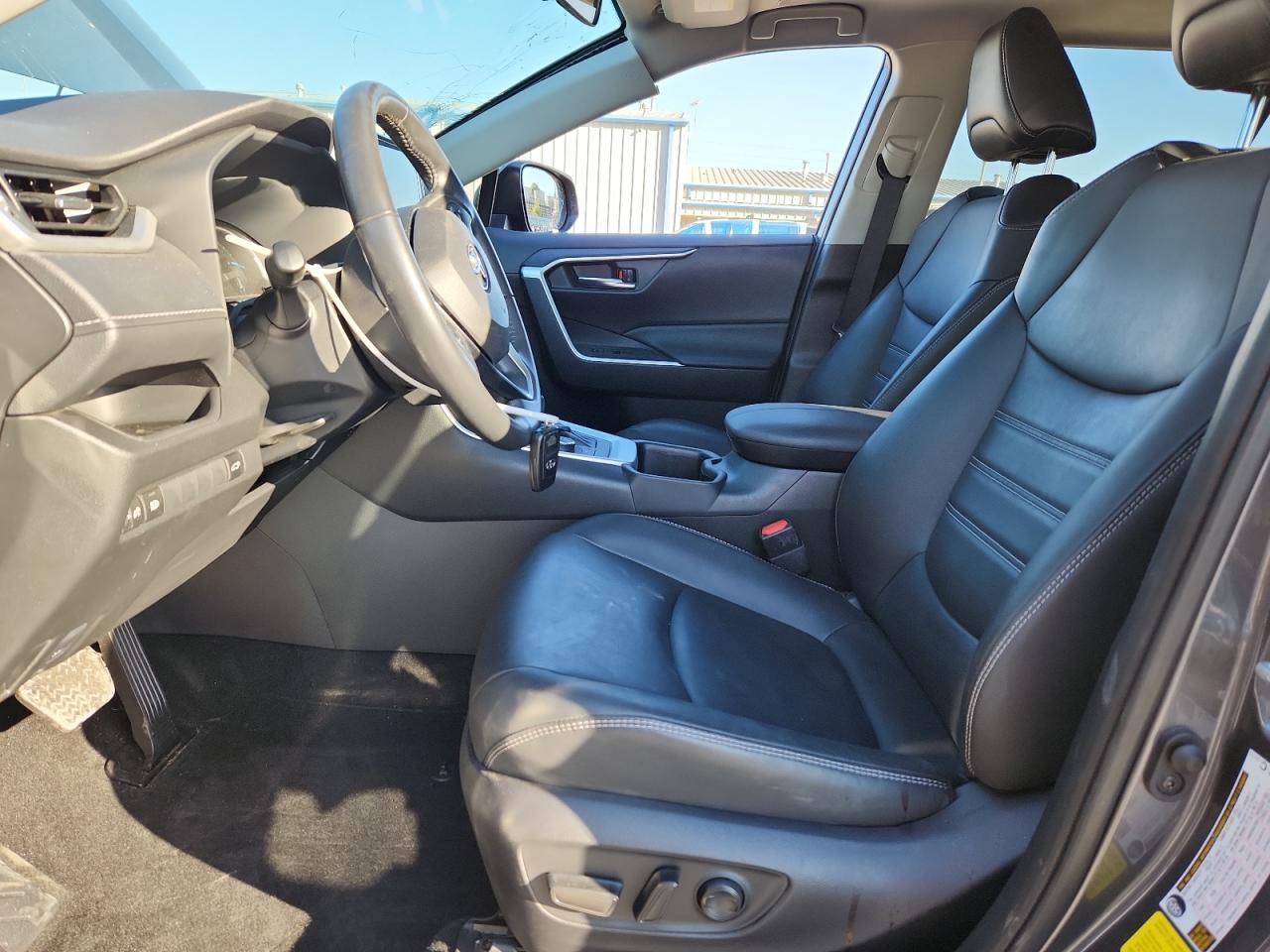 TOYOTA RAV4 XLE PREMIUM