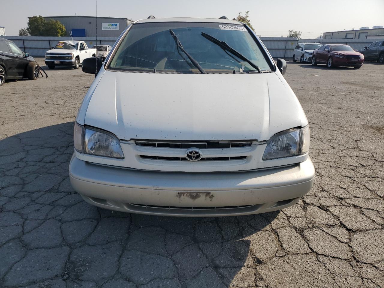Lot #3318854085 1998 TOYOTA SIENNA LE