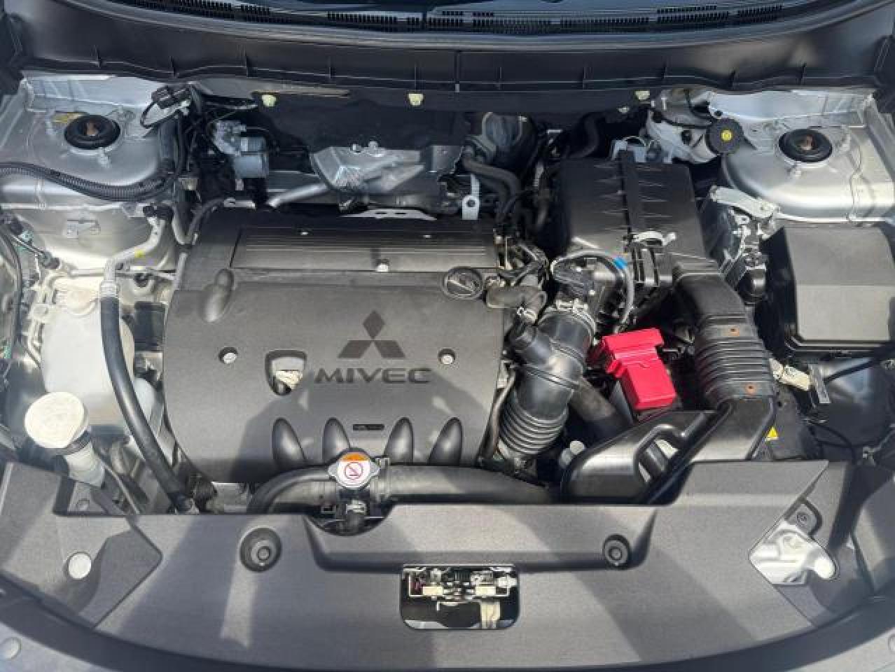 MITSUBISHI OUTLANDER ES