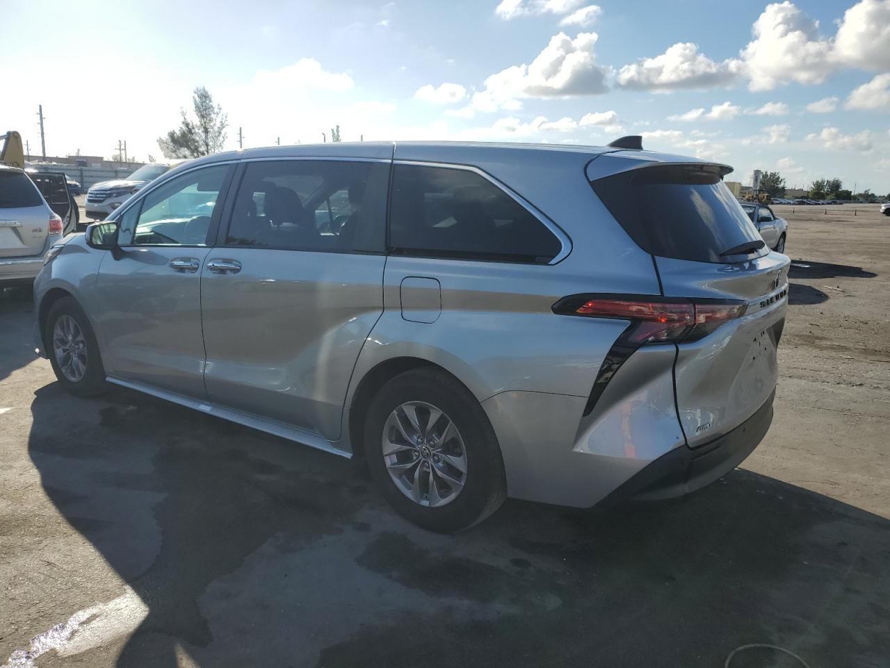 TOYOTA SIENNA XLE