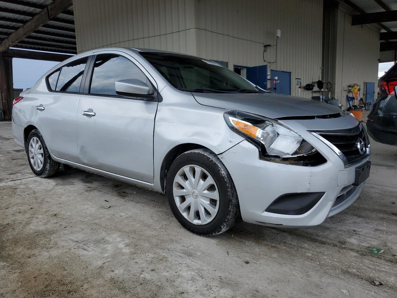 NISSAN VERSA S