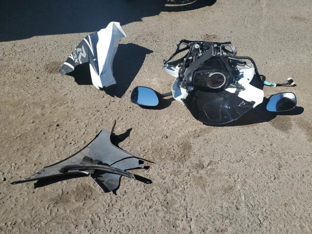 2011 SUZUKI GSX-R600 JS1GN7FA2B2102863